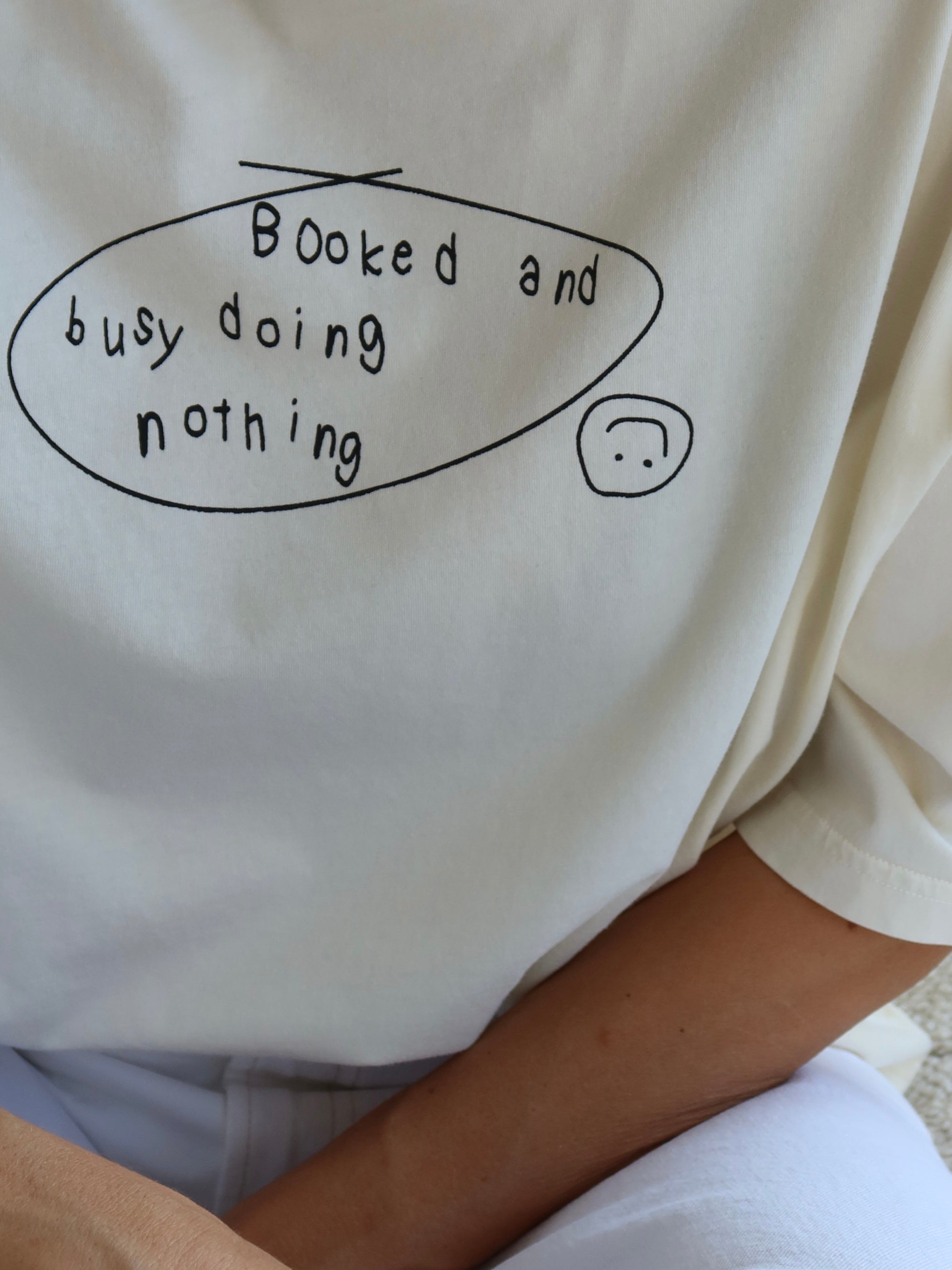 BOOKED & BUSY T-SHIRT OFF WHITE