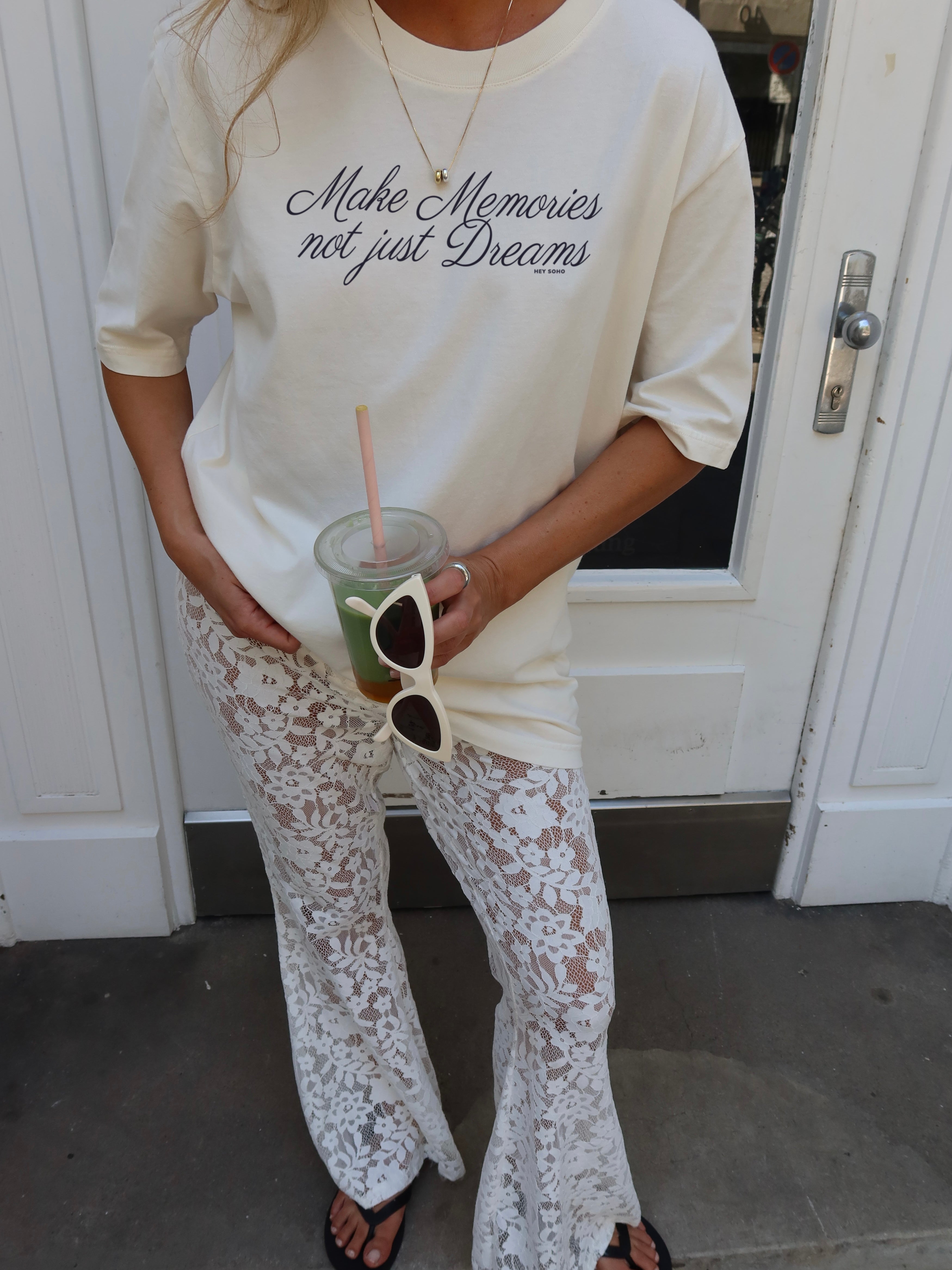 MAKE MEMORIES T-SHIRT CREME