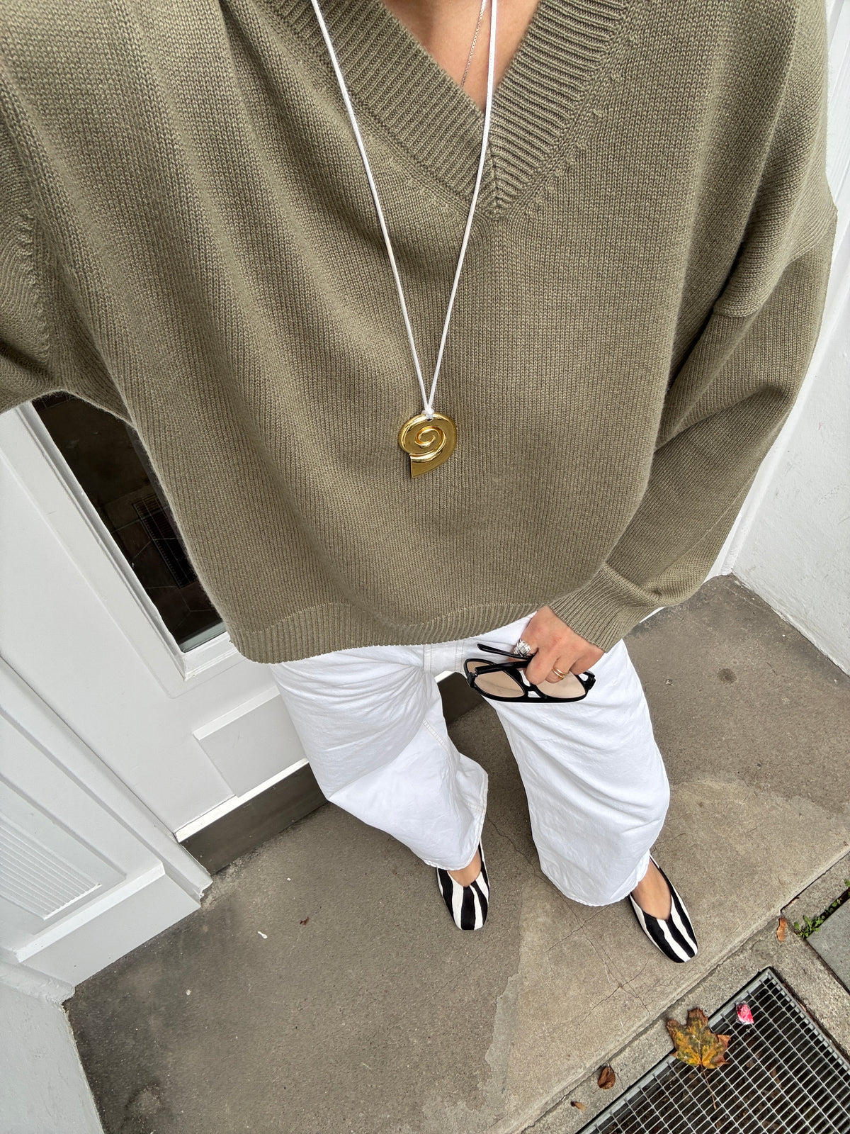 FENJA V-NECK KHAKI