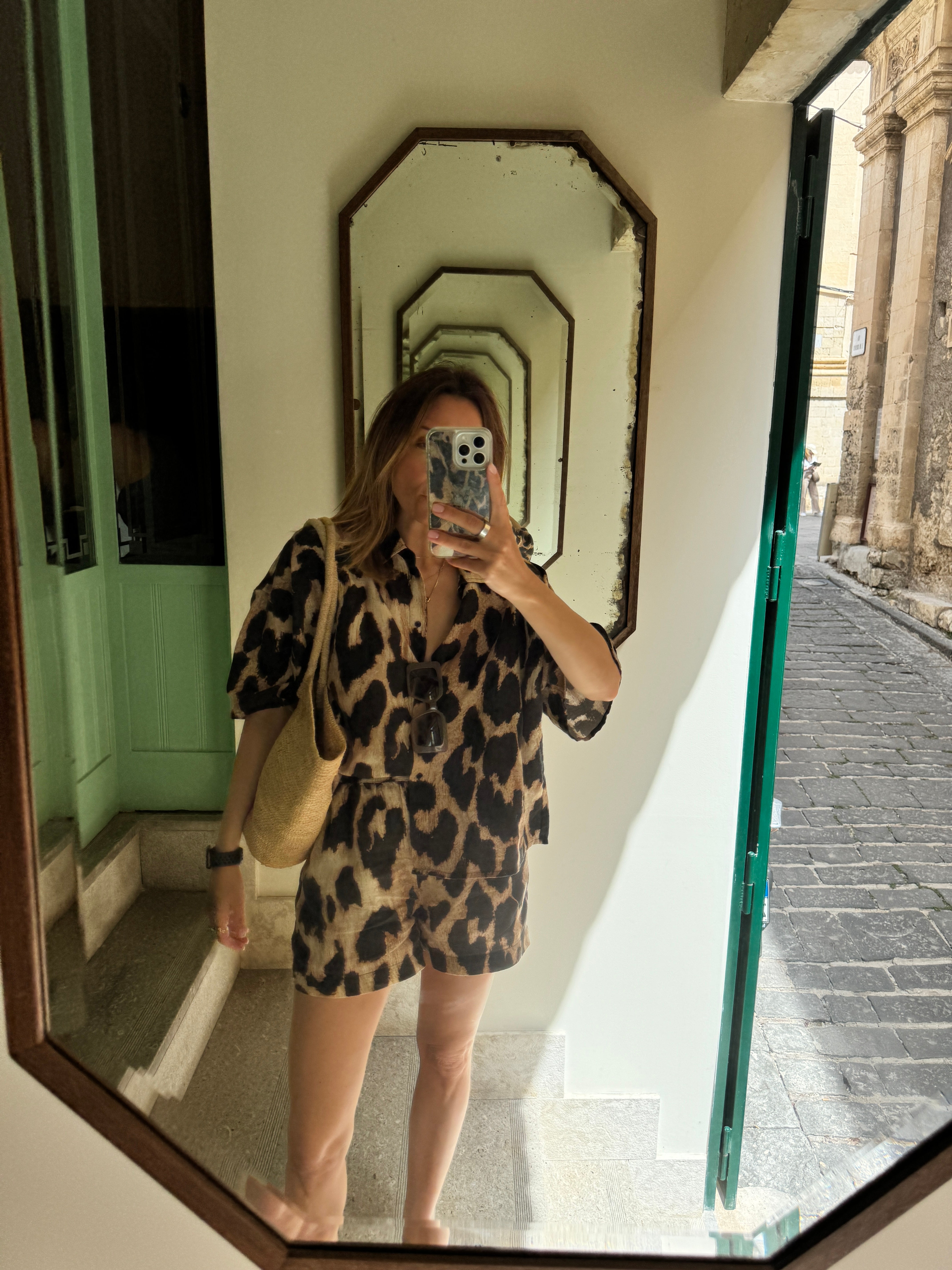FILIPA LEO LINEN SHORTS