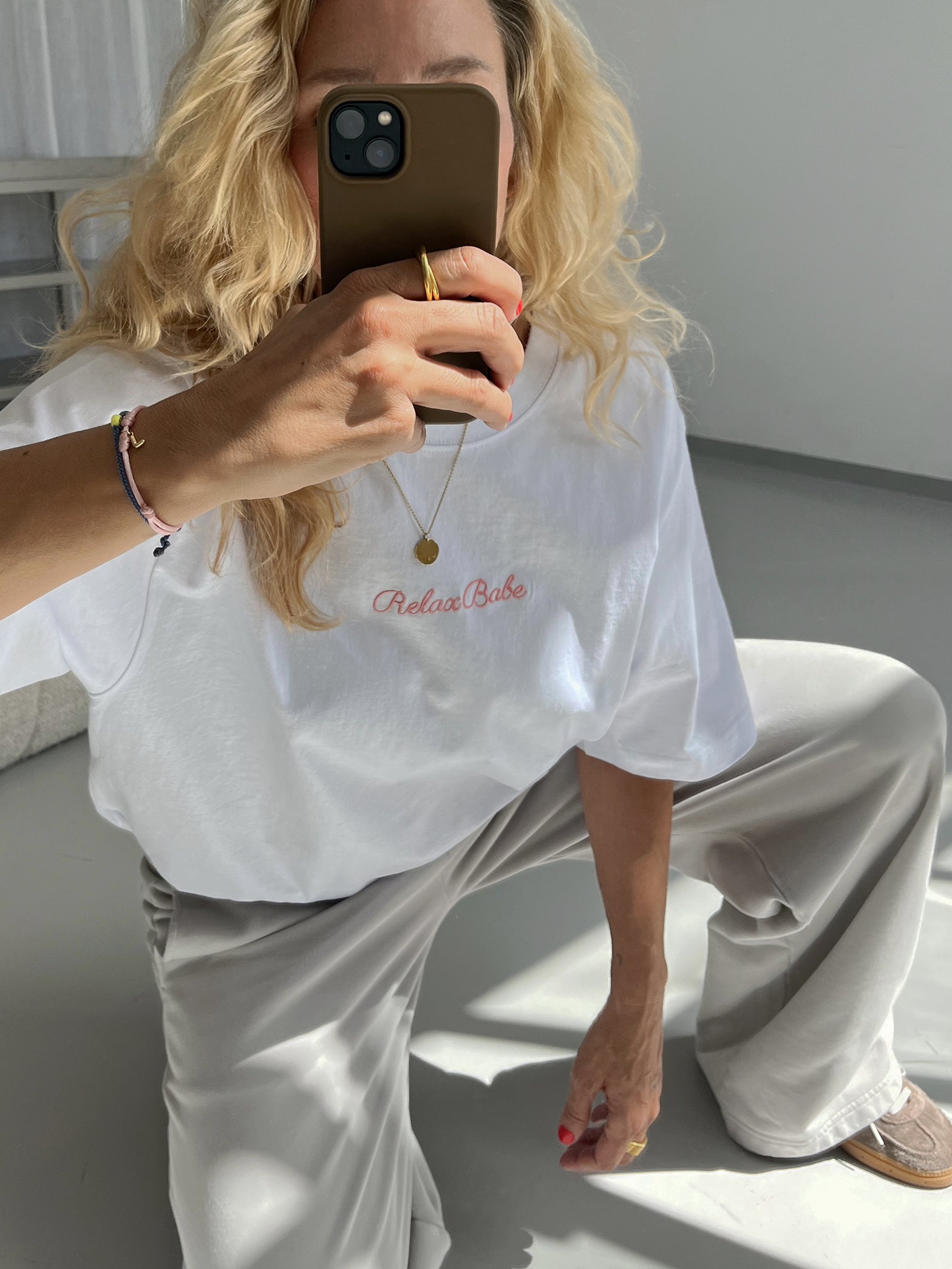 RELAX BABE T-Shirt