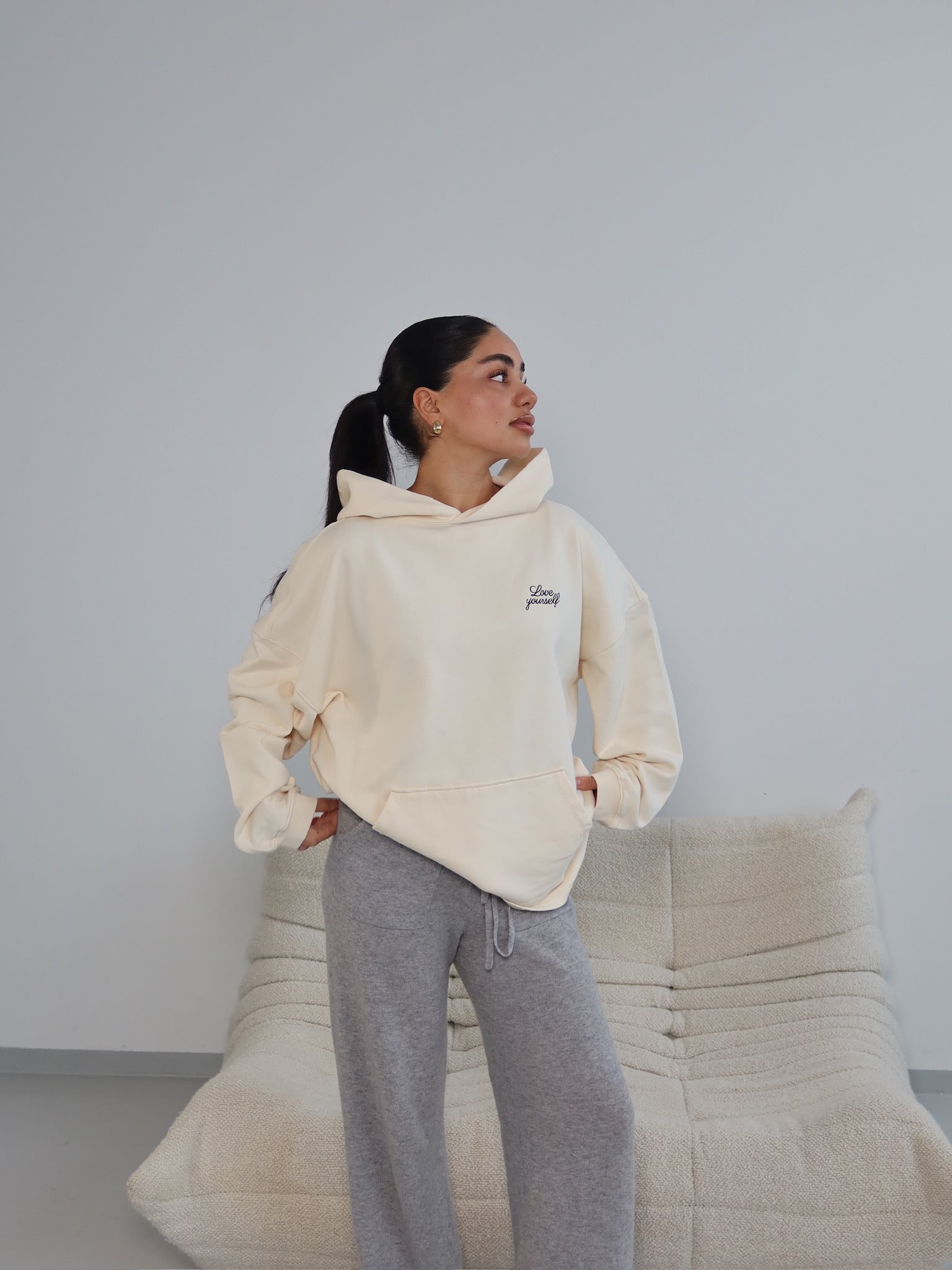 LOVE YOURSELF HOODIE creme
